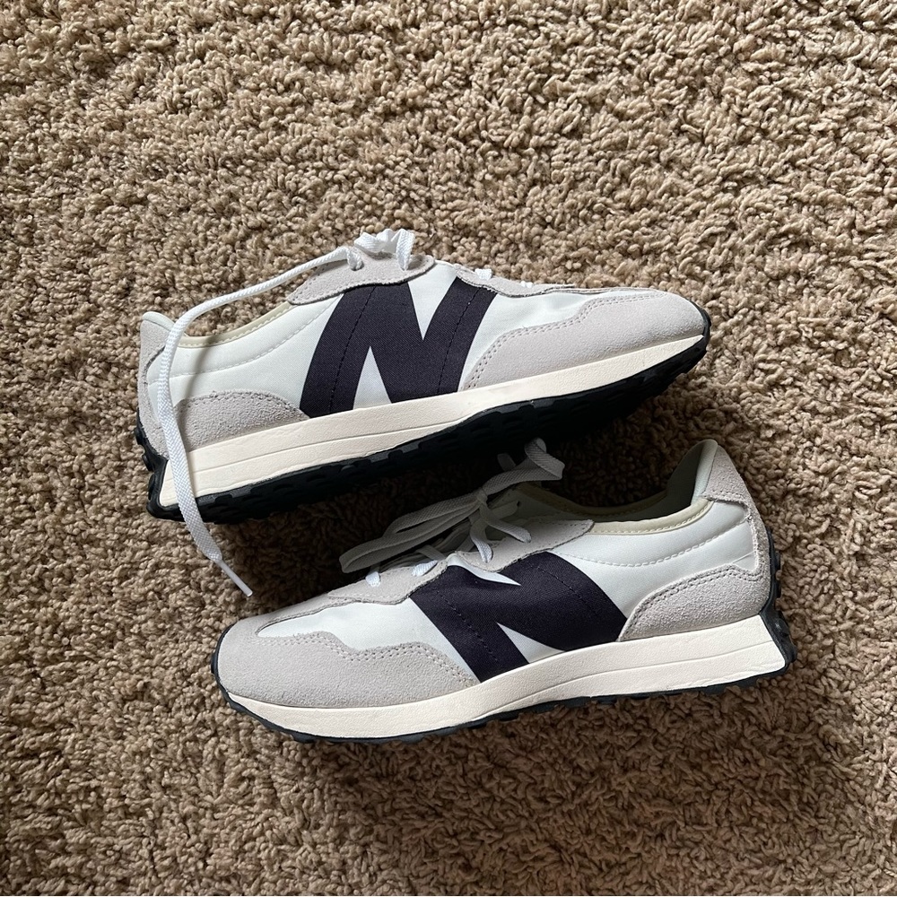 New Balance 327 size 6.5Y